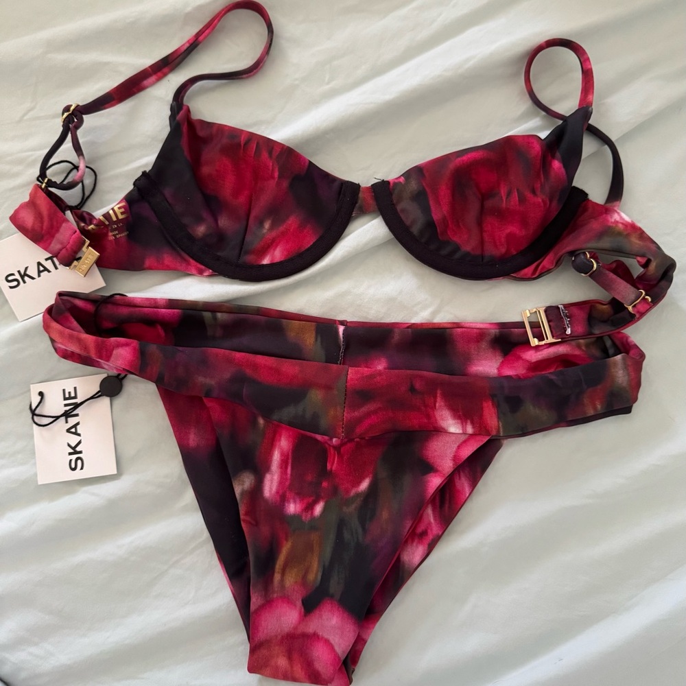 Skatie Red and Black Bikini Set with Abstract Pattern